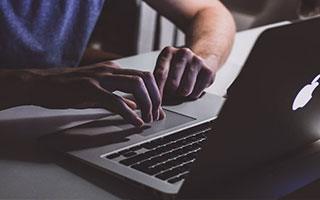 乐鱼平台-巴萨无前锋无后卫无替补无主席还没钱已无药可救？