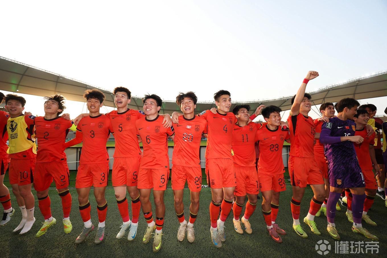 乐鱼官网-苏东：今晚U23国足不要打对攻，要贯彻大脚加身体&amp;amp;二点加定位